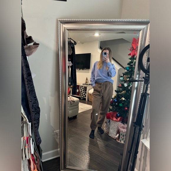 SKIMS Joggers - Picture 6 of 7